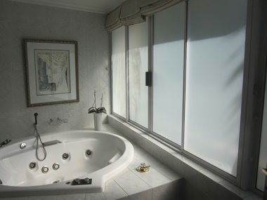 Klingshield's white translucent window film in bathroom